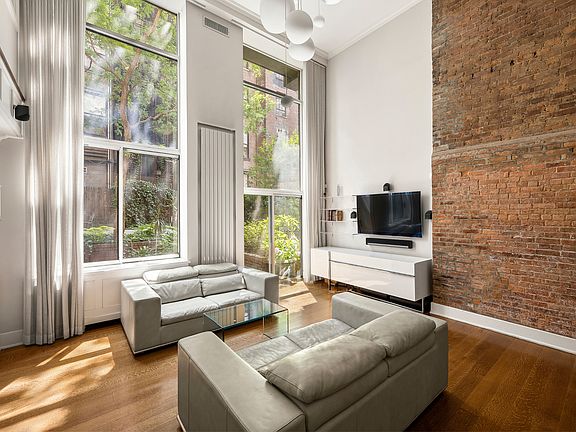 3rd image of 170 E 88th St APT 1C