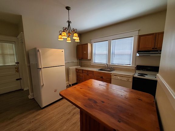 2nd image of 10 Glenwood St #1