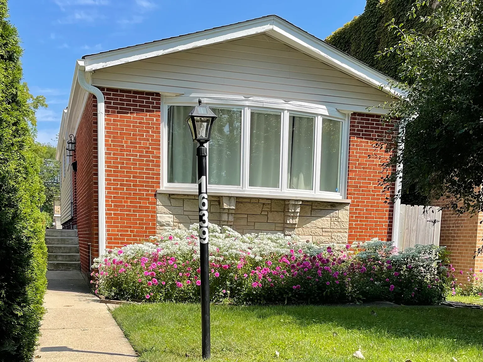 3 bed, 1264 sqft, $2,850 — Photo 1