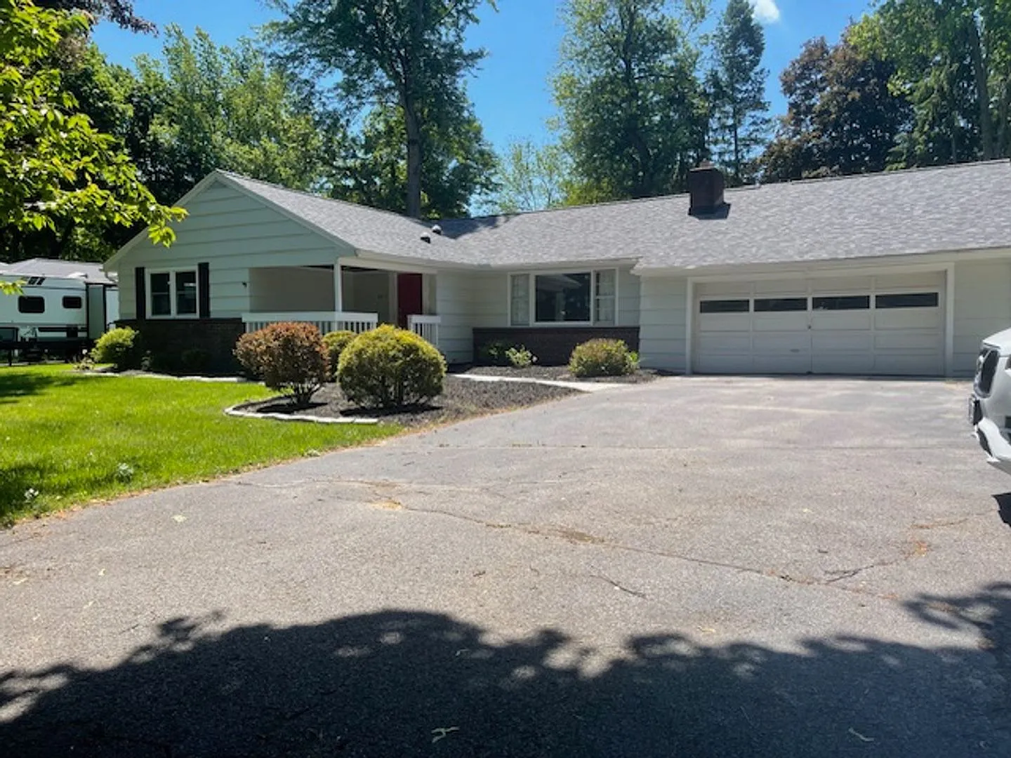 3 Bedroom / 1.5 Bath Home - East Rochester / Pittsford Area — Photo 1
