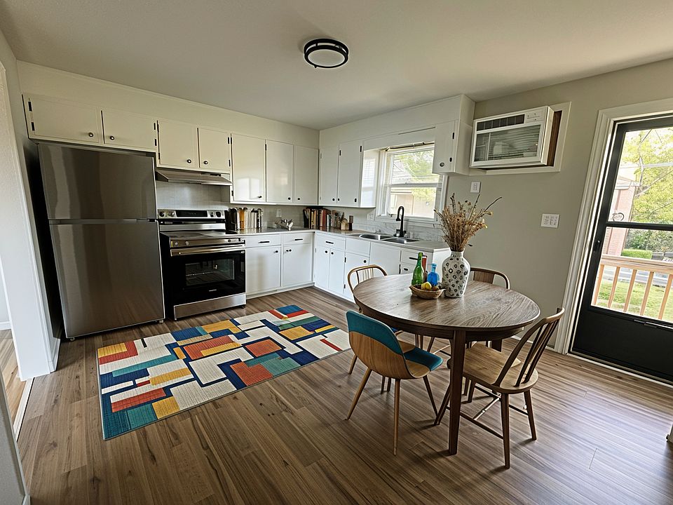 1st image of 221 12th St SW #4