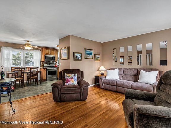 5th image of 122 Anthony Avenue
