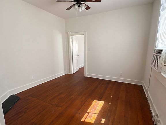 3rd image of 1122 Hillary St