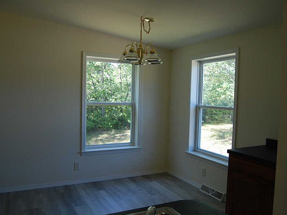 4th image of 134 King St