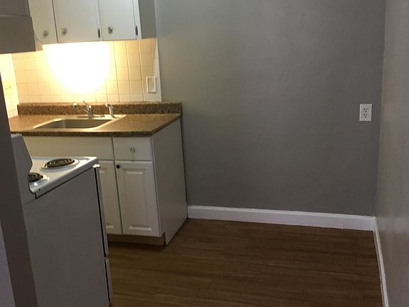 3rd image of 3710 Geraldine Ave #2