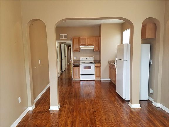 4th image of 16 Saint Claude Ct #18