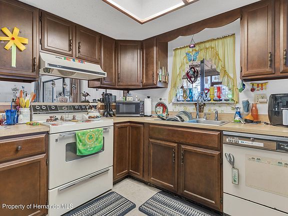 5th image of 970 Moonlight Ln