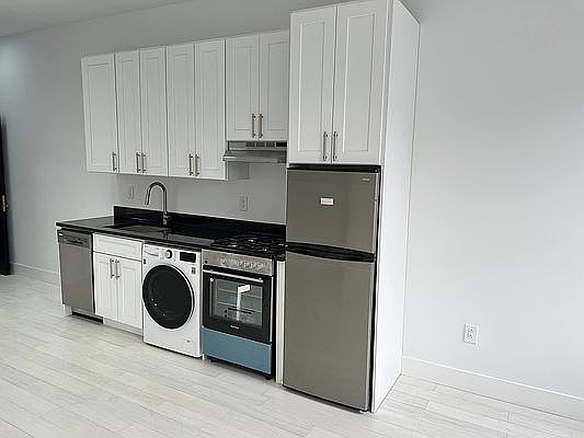 5th image of 273 E 10th St APT 16