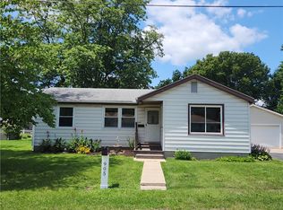 905 S Madison St, Sullivan, IL 61951