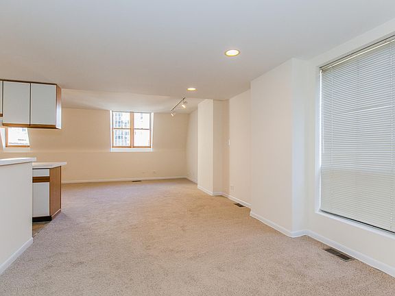 5th image of 2368 N Clark St #23384