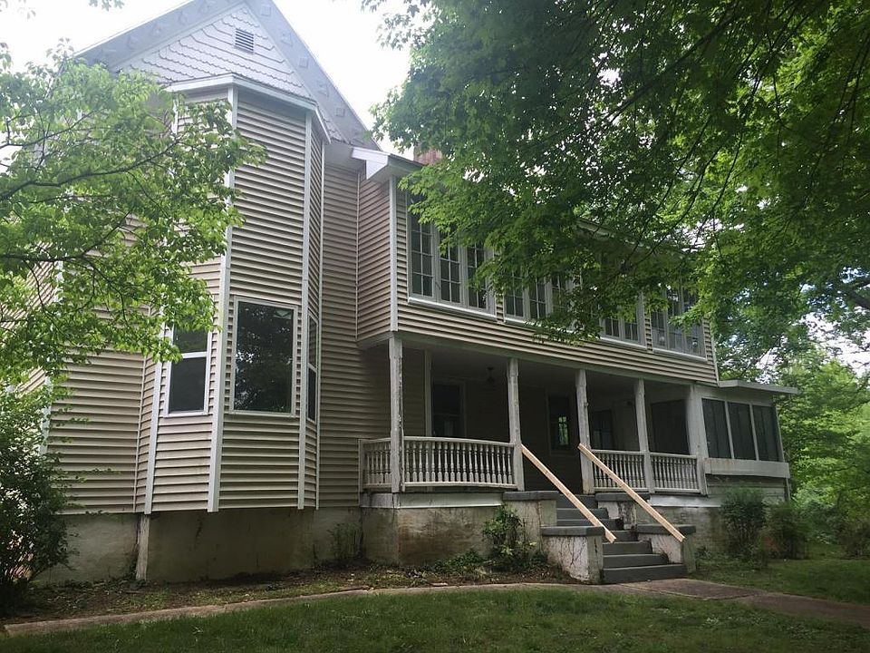 1st image of 142 Gilbert Ln