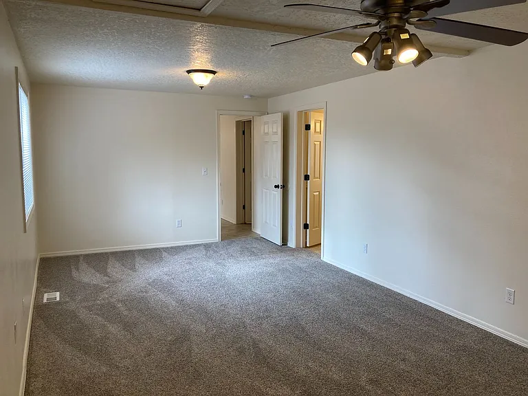 721 E Hawk St — Photo 17