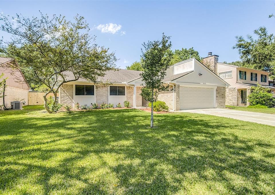 1st image of 7602 Harpers Glen Ln