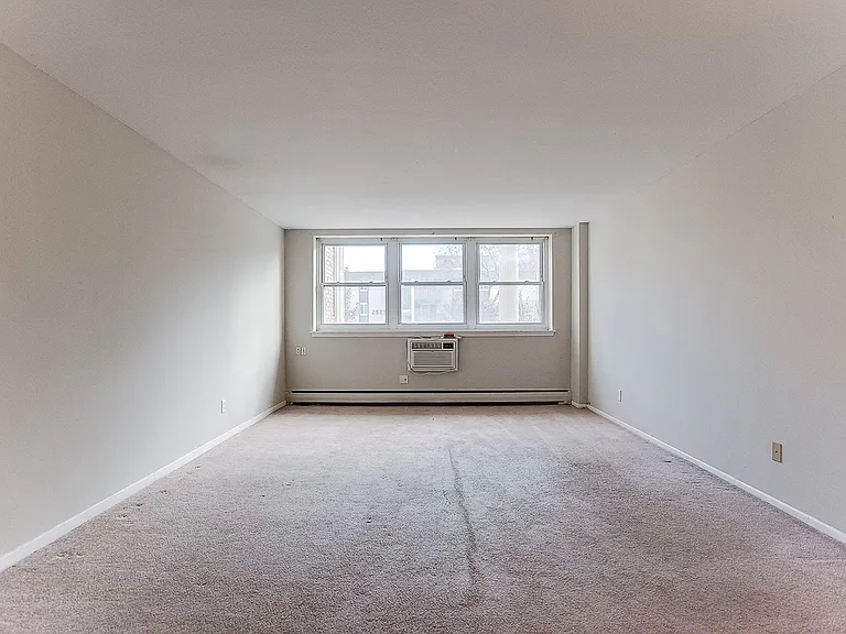 Eat Street Apartments — Photo 15