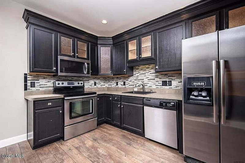 3rd image of 16 Lancaster Place