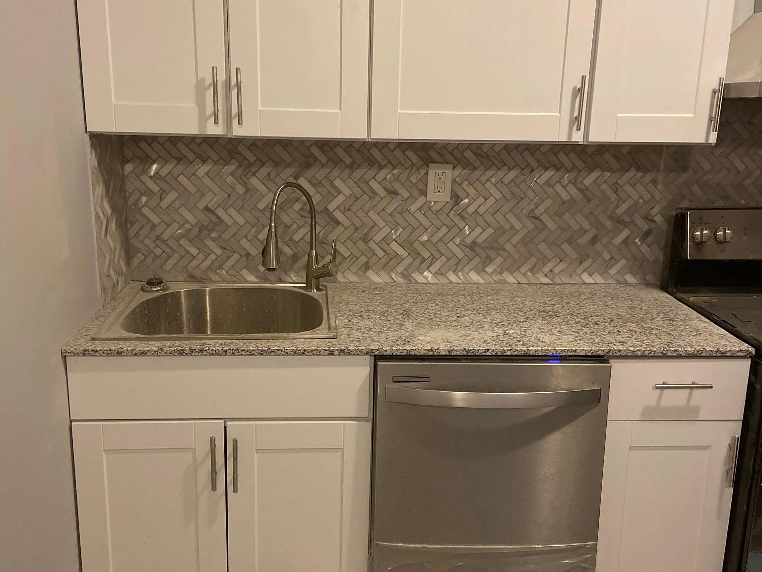 2 bed, 1000 sqft, $1,075 — Photo 2