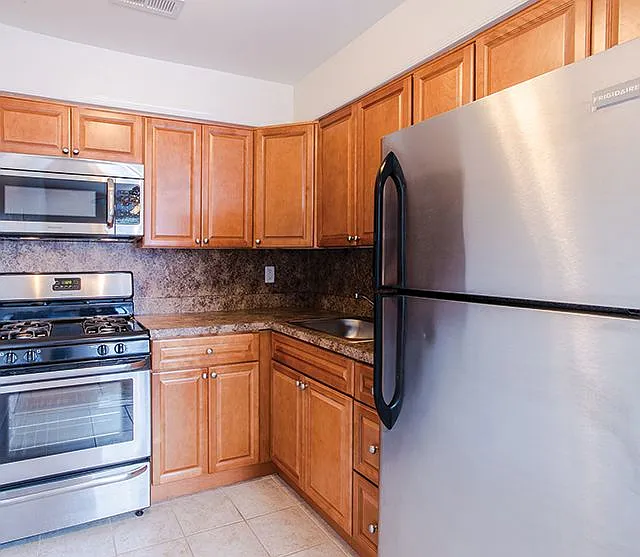 Brick Gardens Apartments — Photo 16