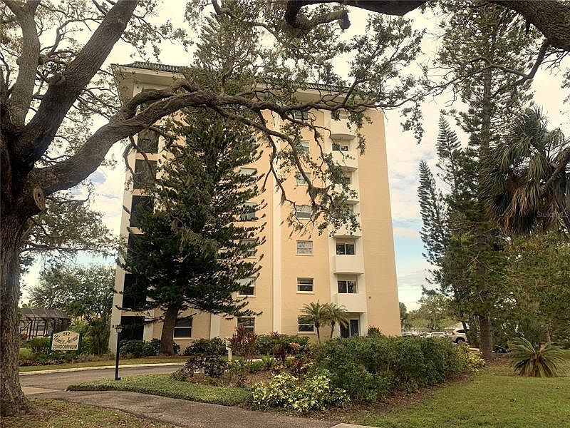 1st image of 512 W Venice Ave APT 207