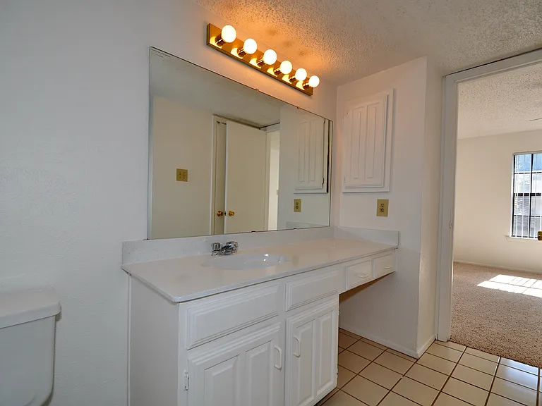 Lakehill Townhomes — Photo 10