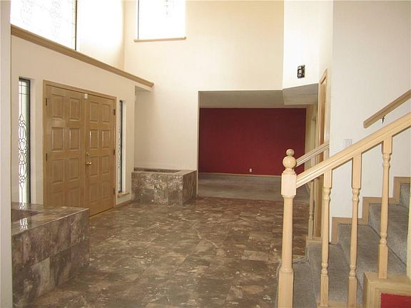5th image of 1905 Pointe East Ln