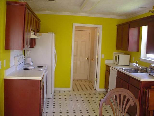 Cheerful kitchen
