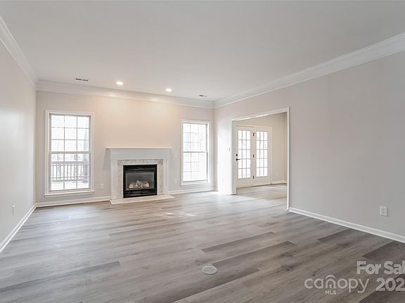 4th image of 9410 Mitchell Glen Dr