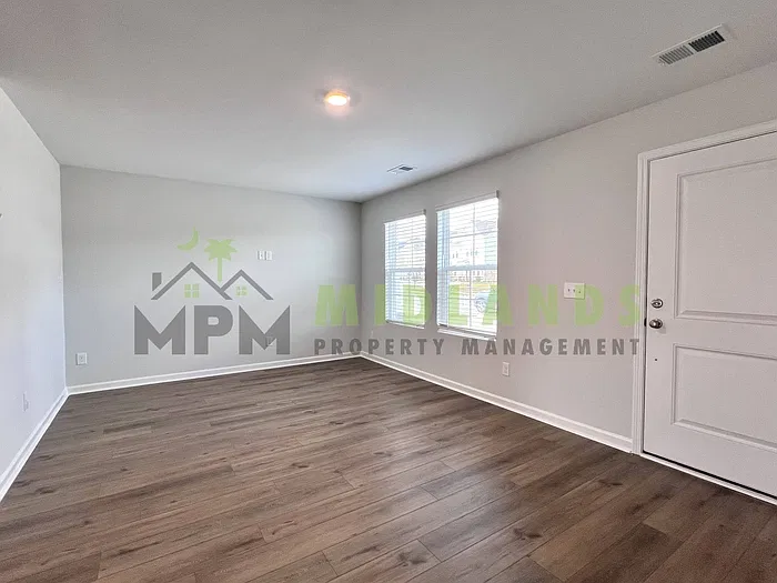 3 bed, 2.5 bath, 1288 sqft, $1,899 — Photo 2