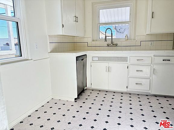 4th image of 1234 Franklin St APT D