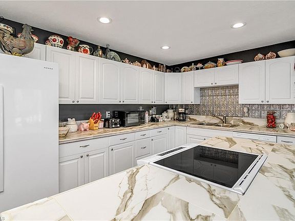 3rd image of 24575 Red Robin Dr