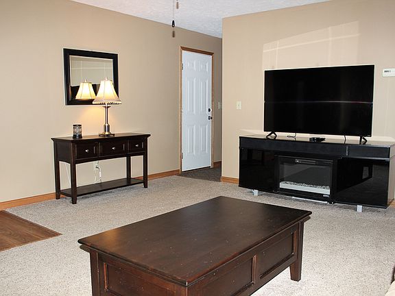 3rd image of 114 Shamrock Cir