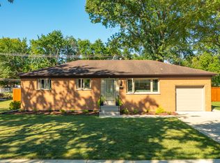 16 Audrey Ln, Mount Prospect, IL 60056