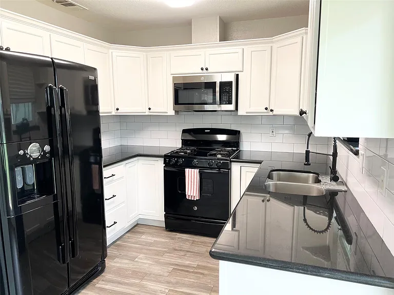 3215 Keywood Ln — Photo 8