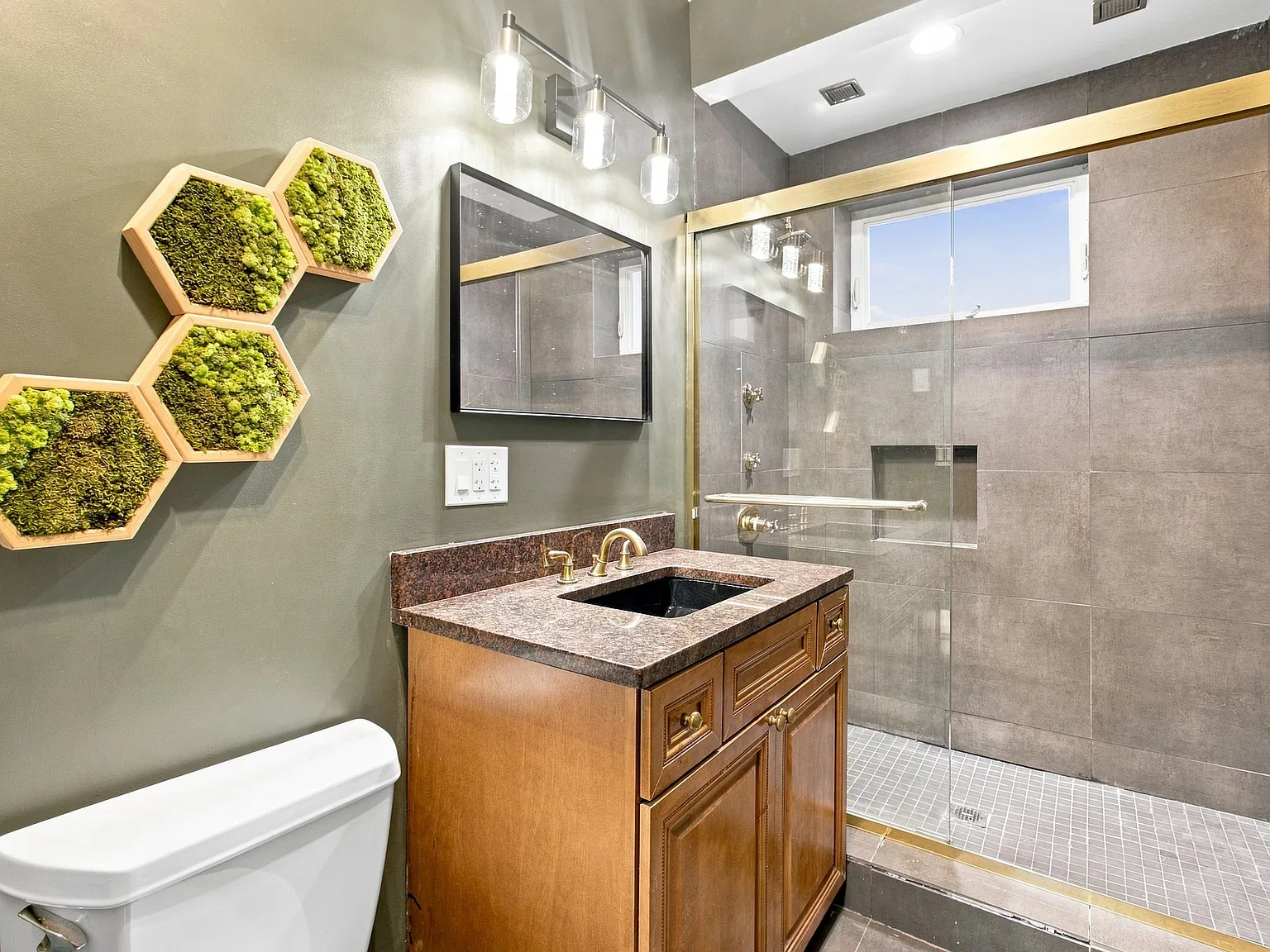 4 bed, 999 sqft, $4,500 — Photo 1