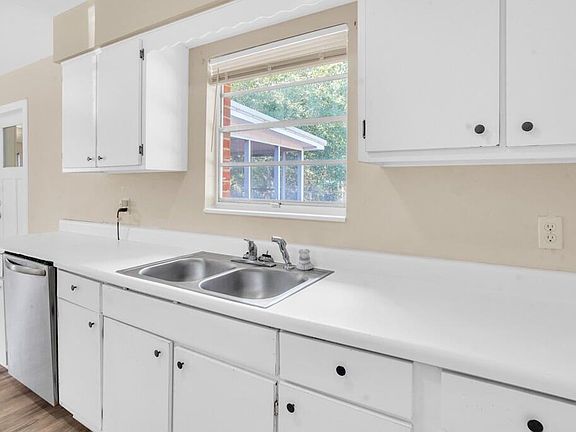 3rd image of 6504 Julia Dr