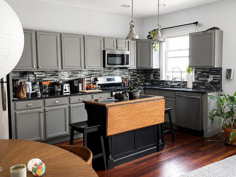 1st image of 908 Main St APT 3B