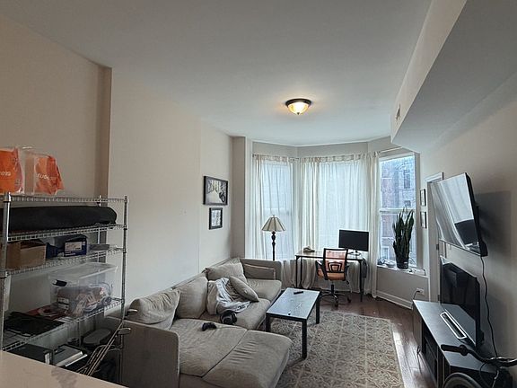 4th image of 3505 N Sheffield Ave APT 2F