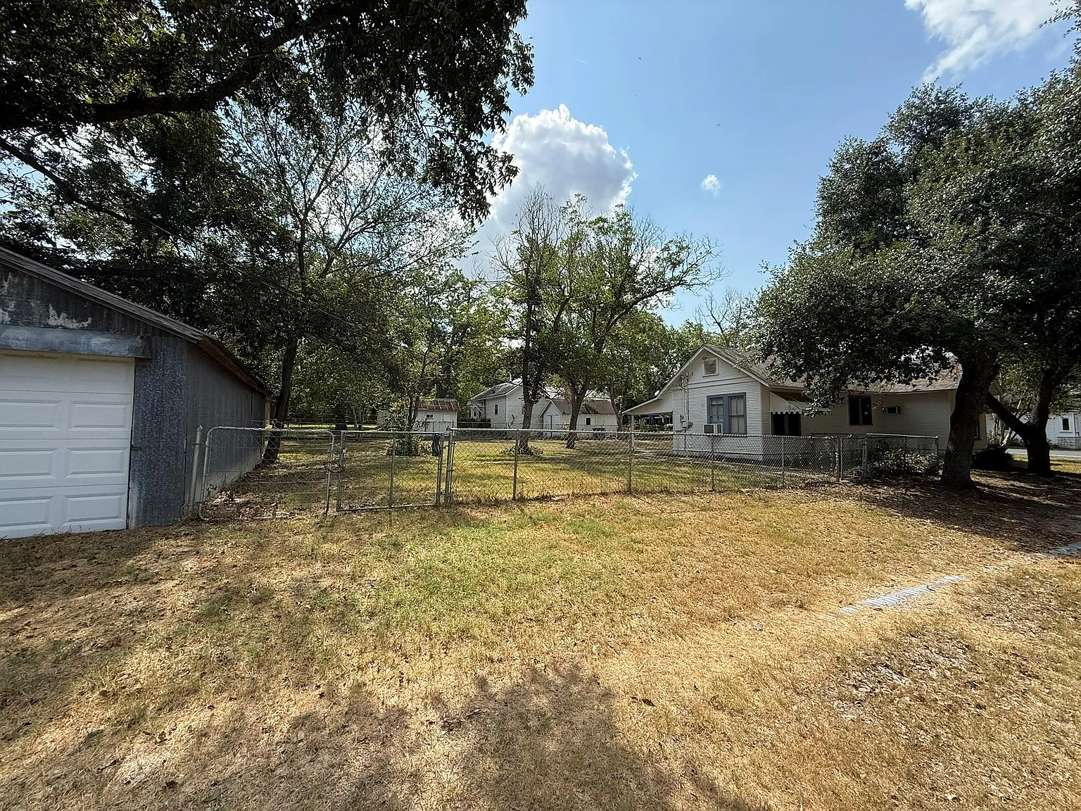 3 bed, 1.0 bath, 1516 sqft, $1,450 — Photo 4