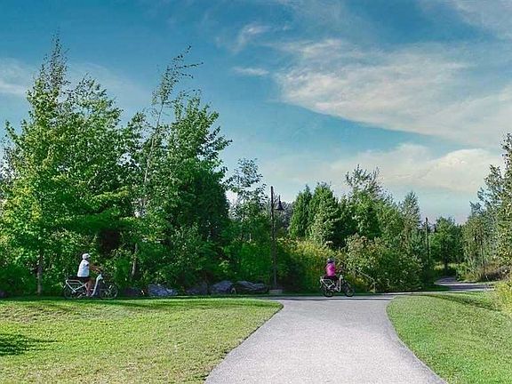 4th image of 764 S Lakeshore Blvd