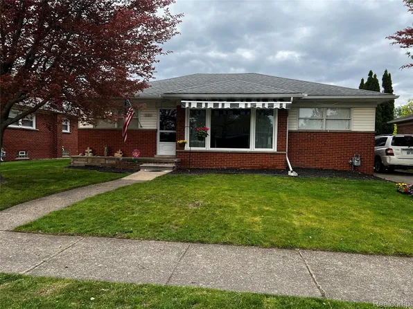 3125 Syckelmoore St, Trenton, MI 48183