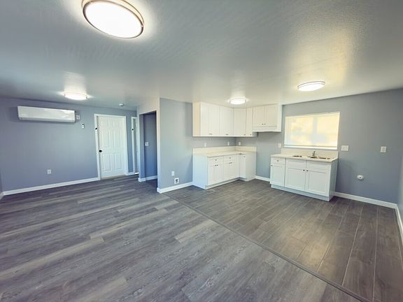 3rd image of 10003 Grape St #3/5