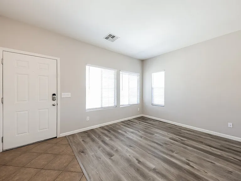 24254 W Desert Bloom St — Photo 5
