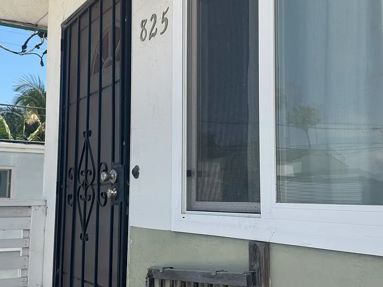 825-27 Tourmaline St — Photo 1