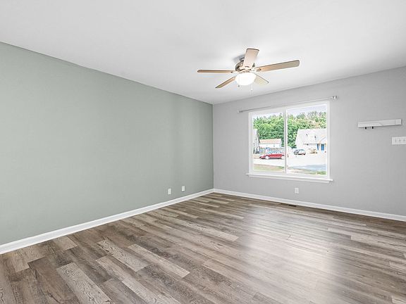4th image of 573 Kathryn Ct