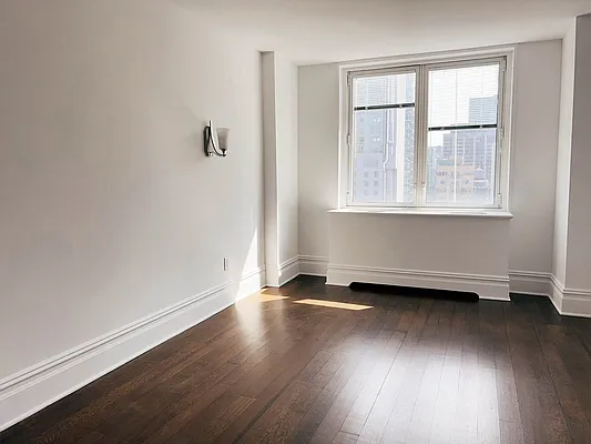 Rented by SERHANT. | media 9