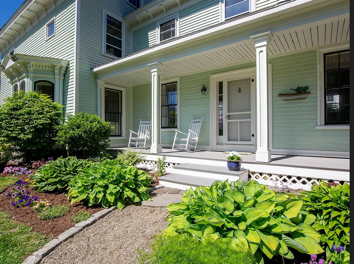 3 bed, 3.5 bath, 2400 sqft, $3,750 — Photo 2