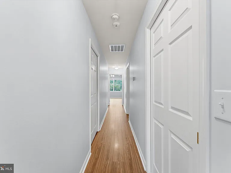 164 Chantilly Ct — Photo 16