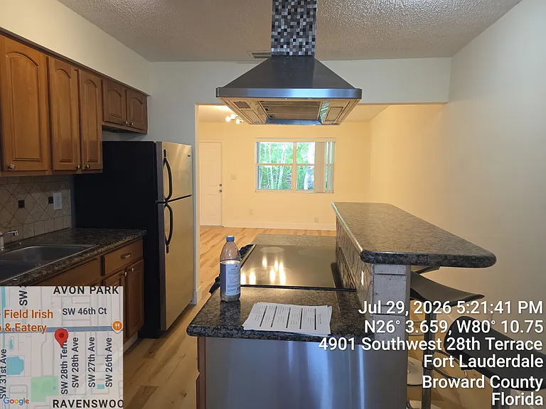 4901 SW 28th Ter — Photo 3
