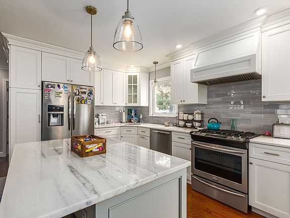 4th image of 15707 92nd St