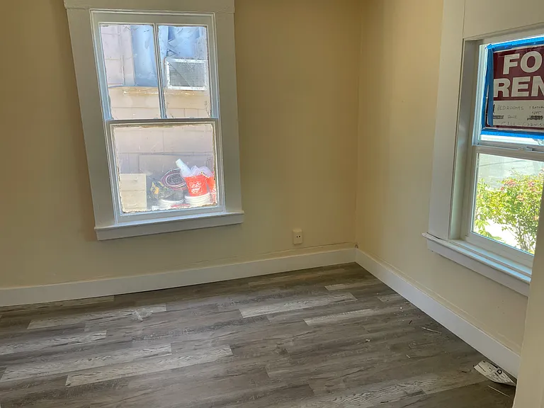 1017 W 4th St — Photo 3