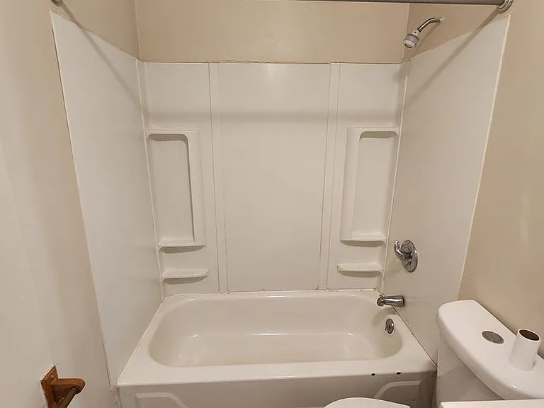 224 Gates Ave — Photo 8